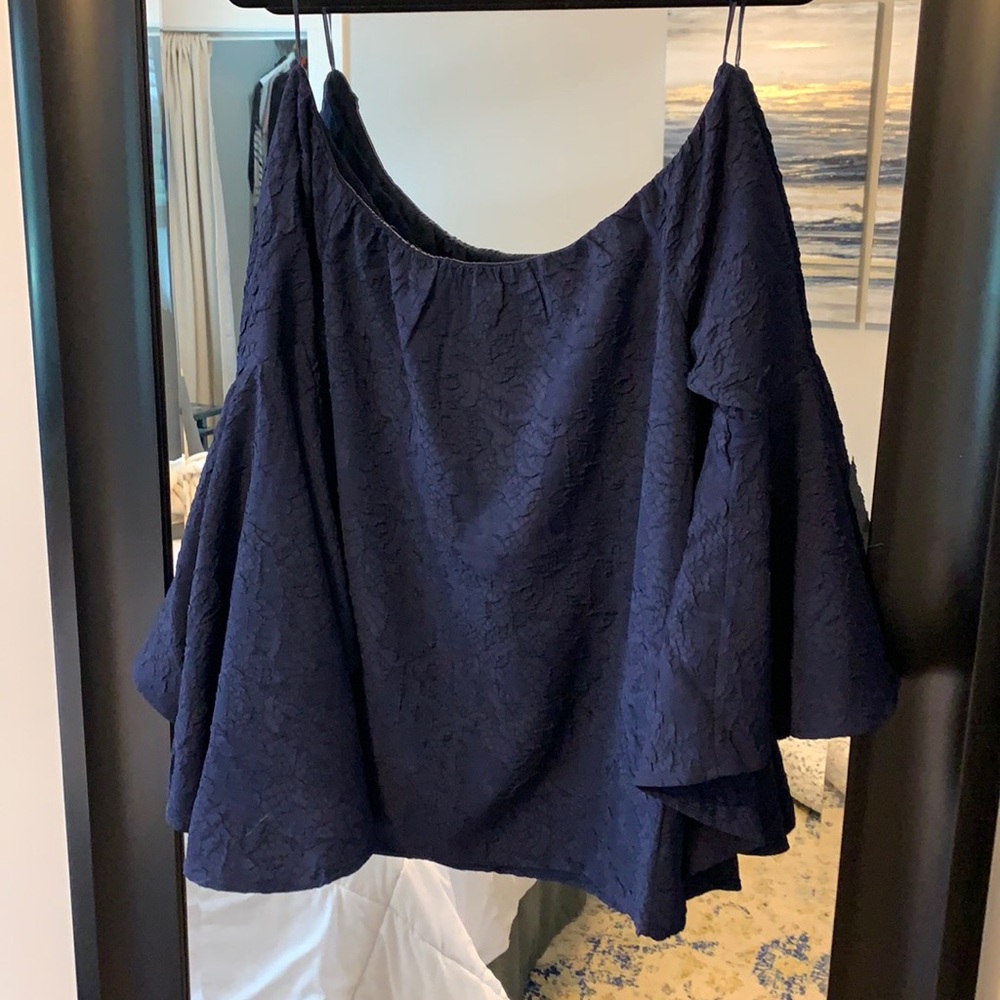 Off the shoulder going out top! Navy.